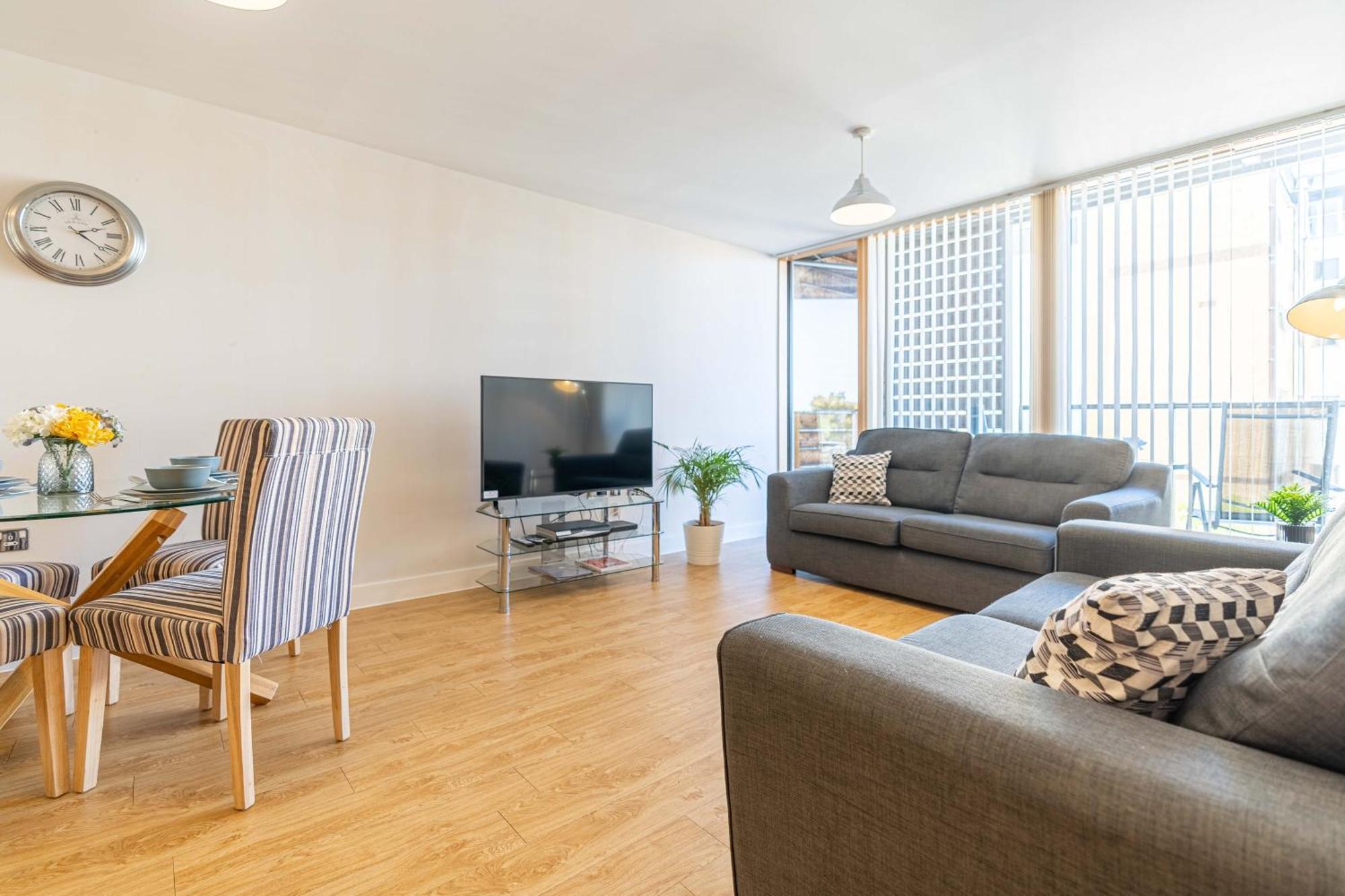 Cotels At Vizion: Central Serviced Apartments with Free Parking Milton Keynes Exterior photo