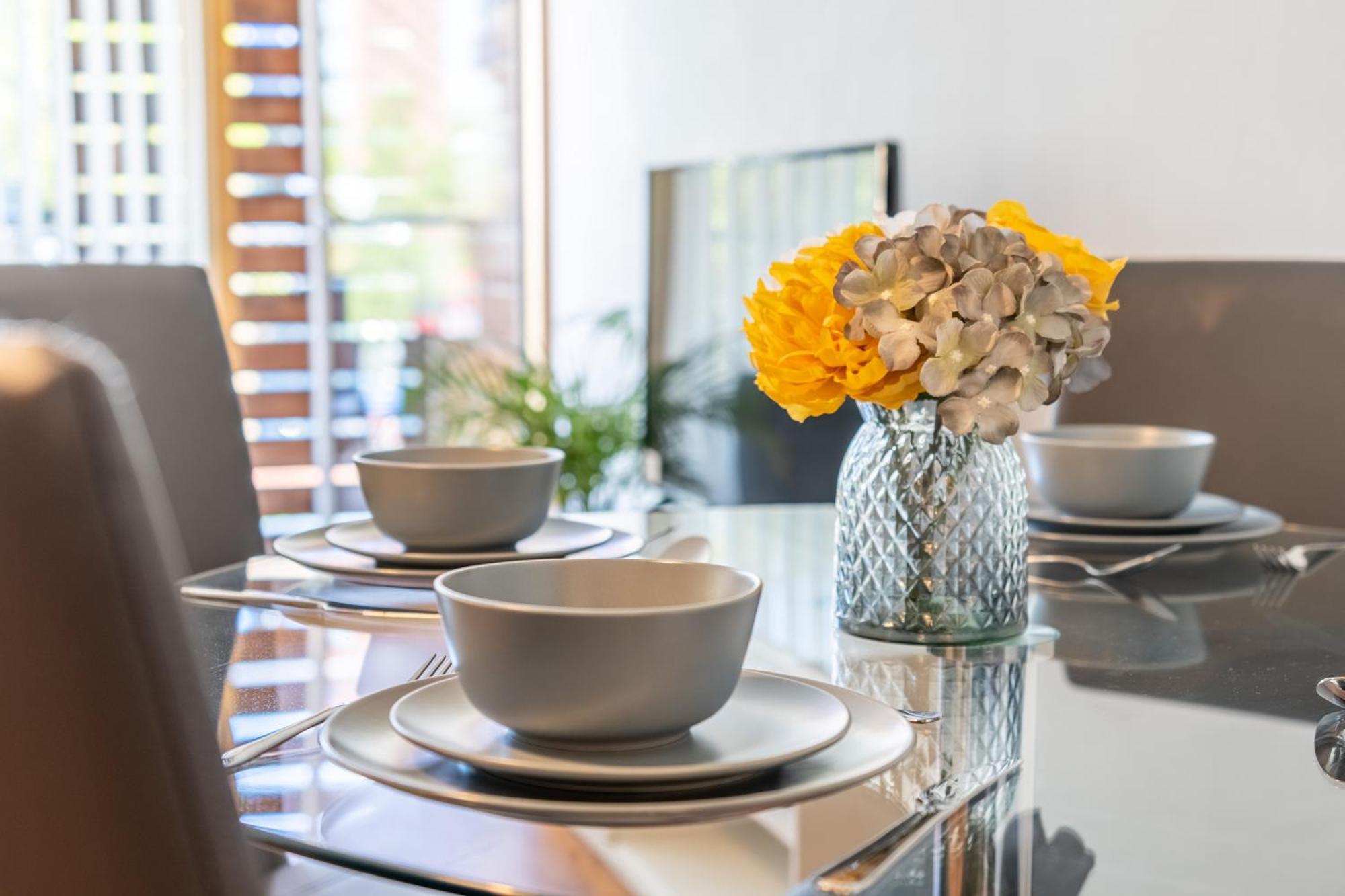 Cotels At Vizion: Central Serviced Apartments with Free Parking Milton Keynes Exterior photo