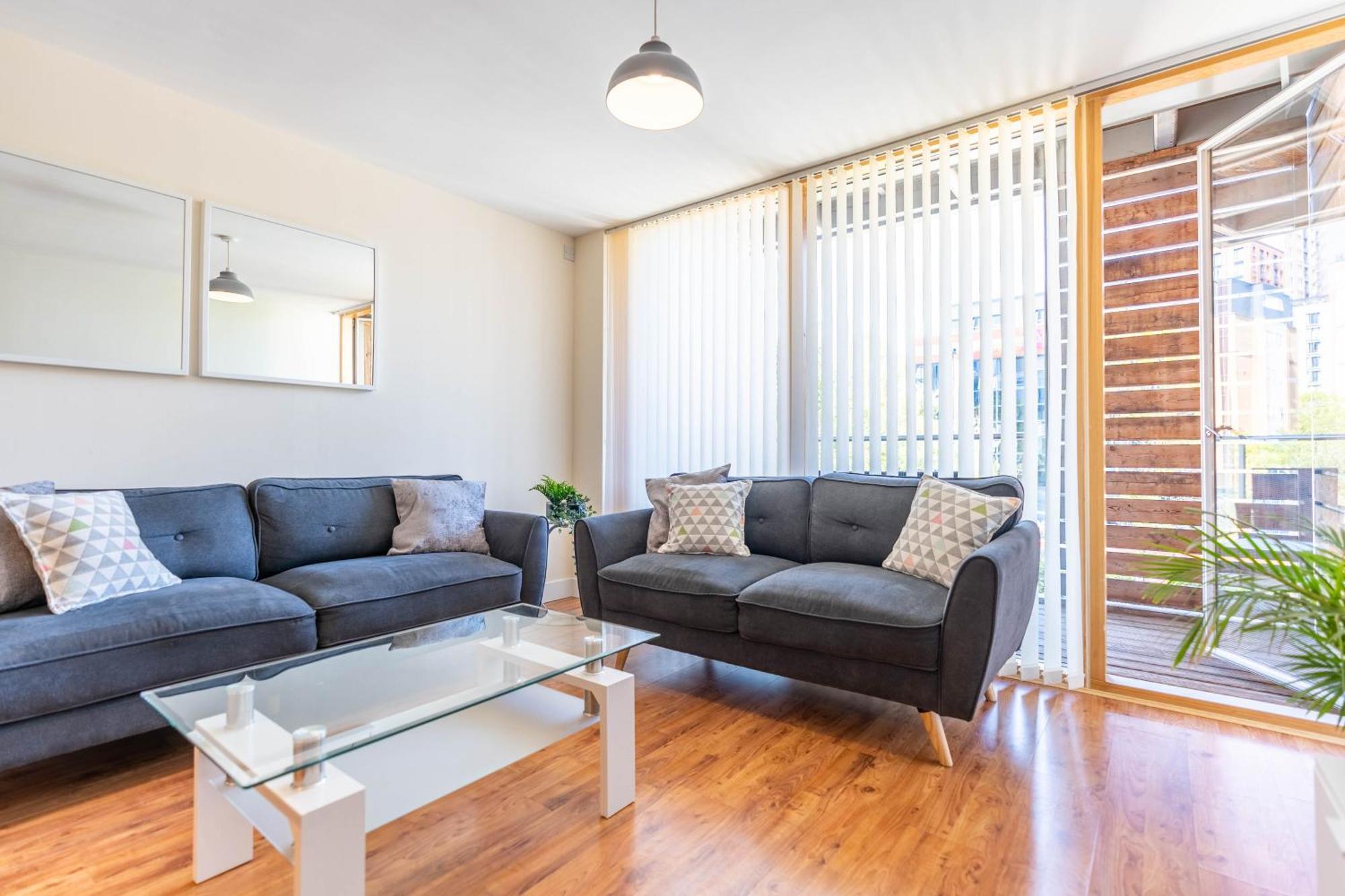 Cotels At Vizion: Central Serviced Apartments with Free Parking Milton Keynes Exterior photo