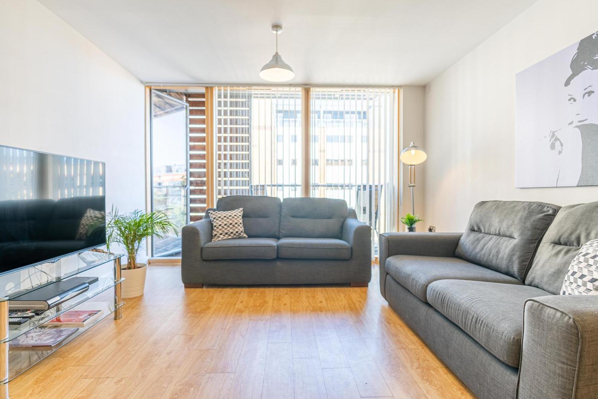 Cotels At Vizion: Central Serviced Apartments with Free Parking Milton Keynes Exterior photo
