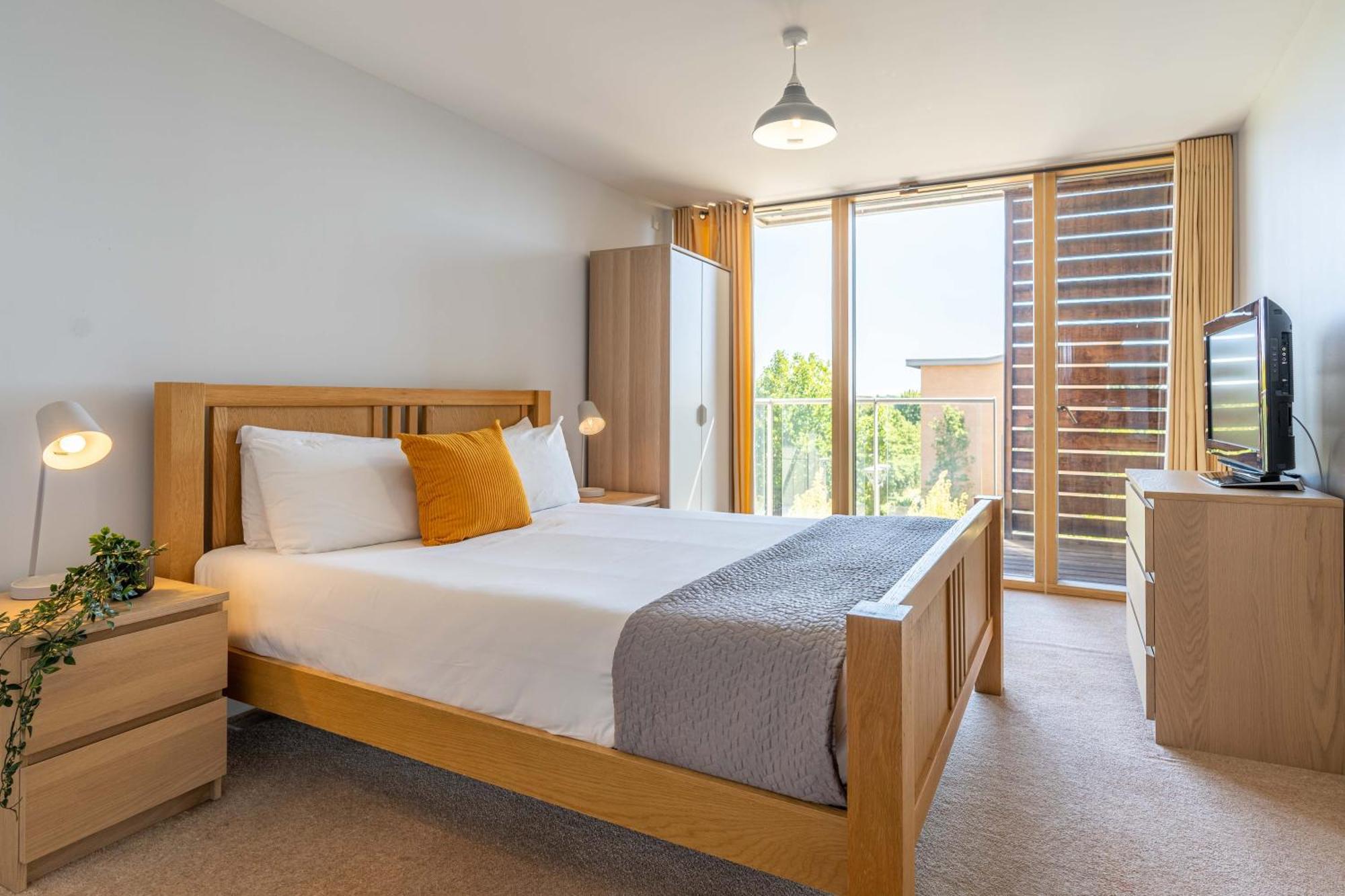 Cotels At Vizion: Central Serviced Apartments with Free Parking Milton Keynes Exterior photo