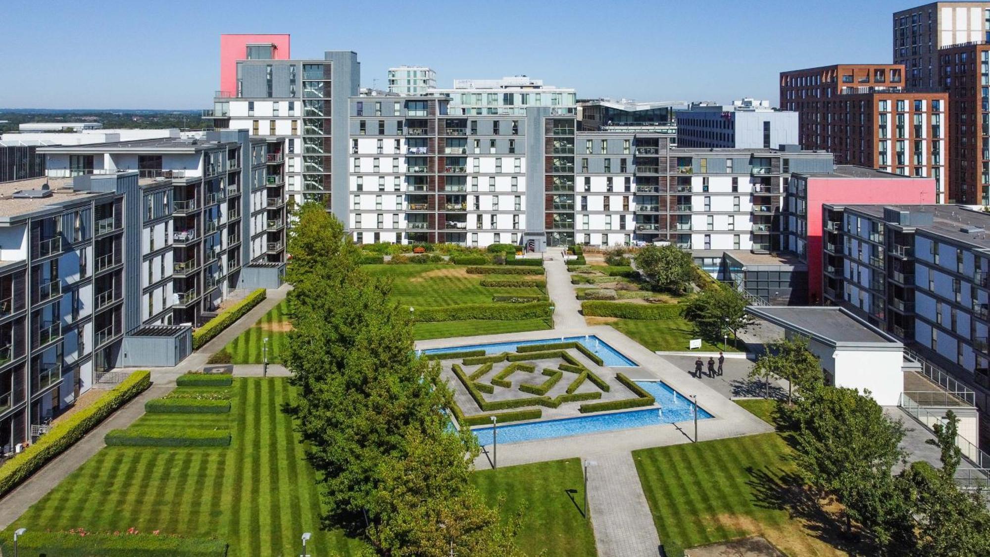 Cotels At Vizion: Central Serviced Apartments with Free Parking Milton Keynes Exterior photo