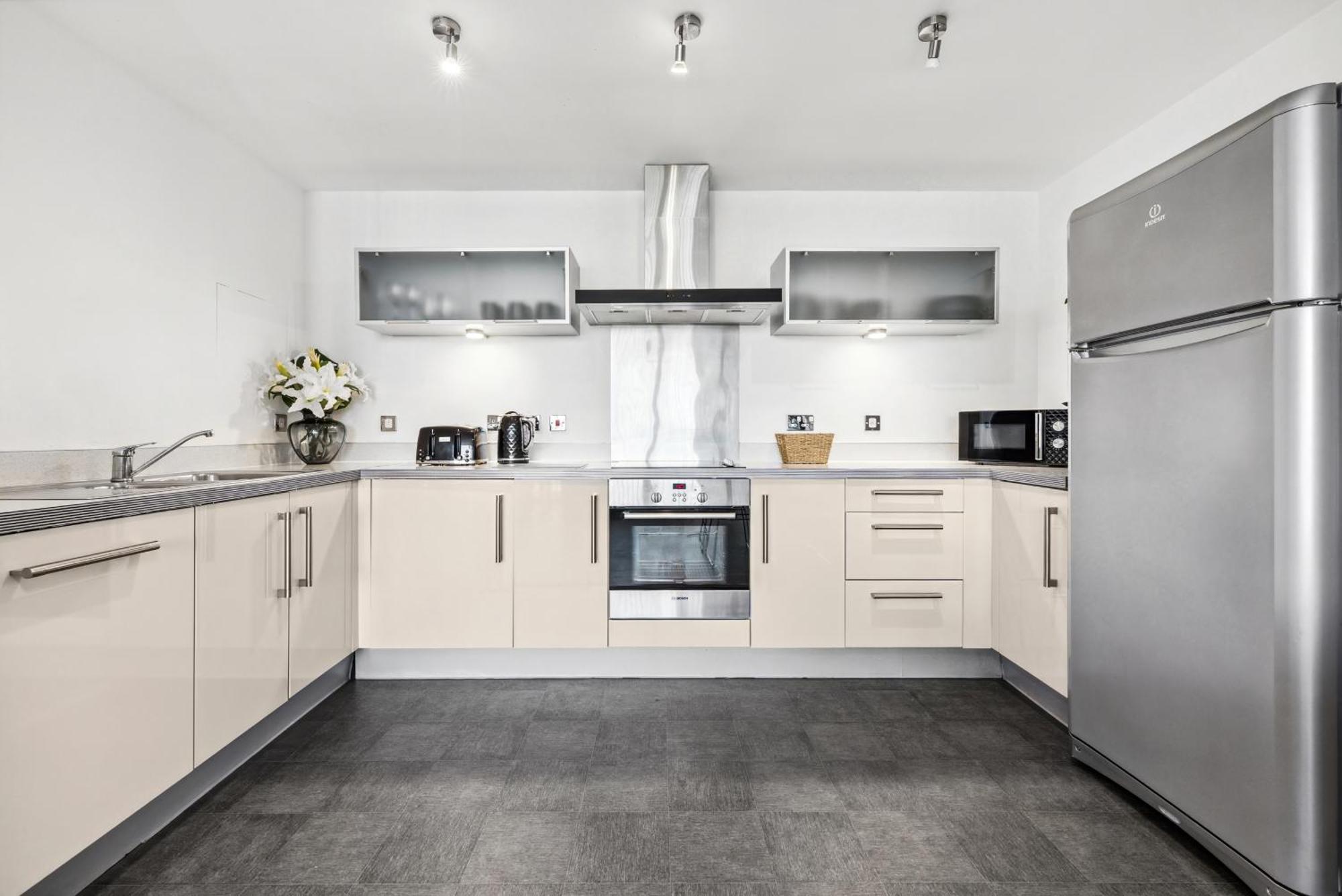 Cotels At Vizion: Central Serviced Apartments with Free Parking Milton Keynes Exterior photo