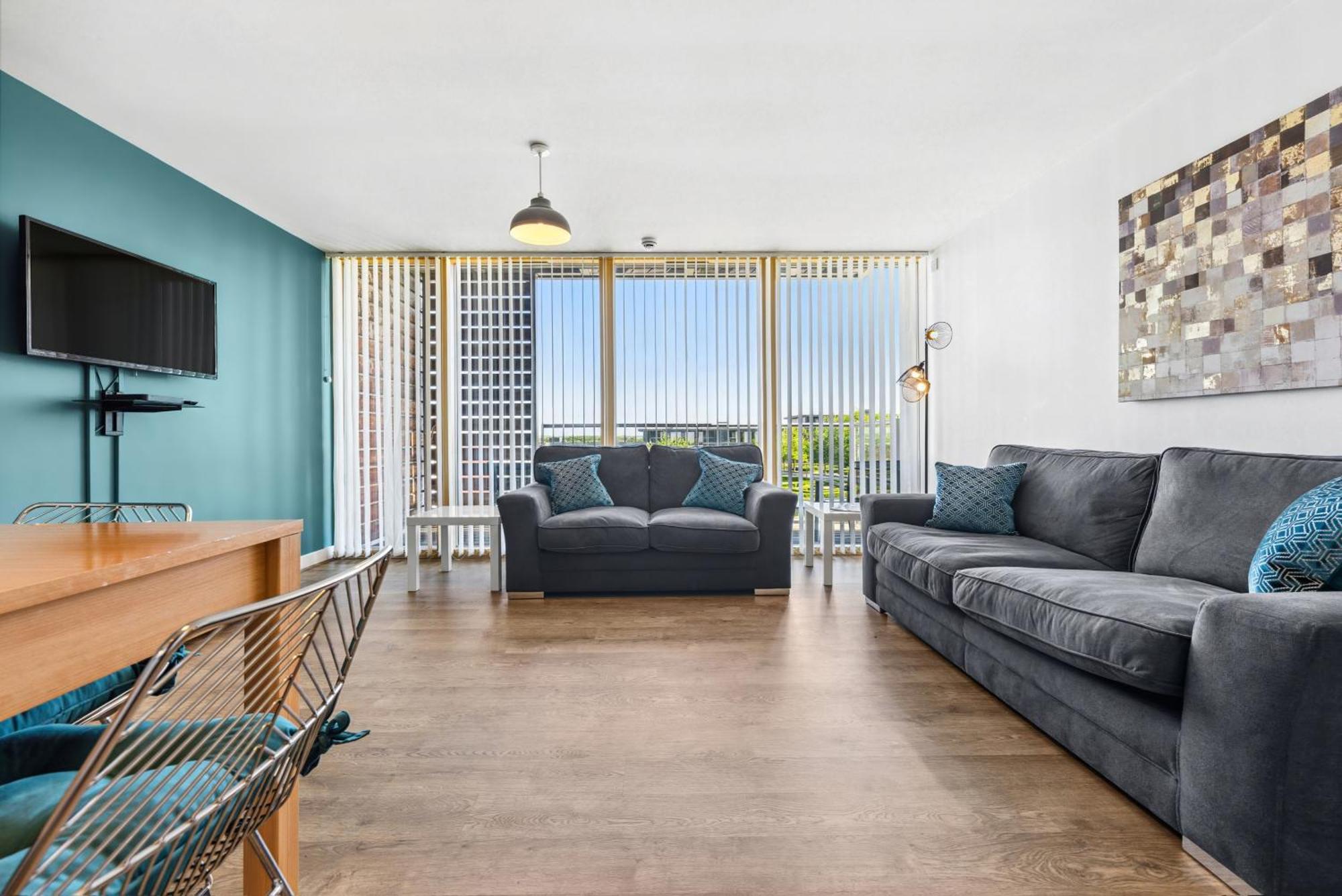 Cotels At Vizion: Central Serviced Apartments with Free Parking Milton Keynes Exterior photo